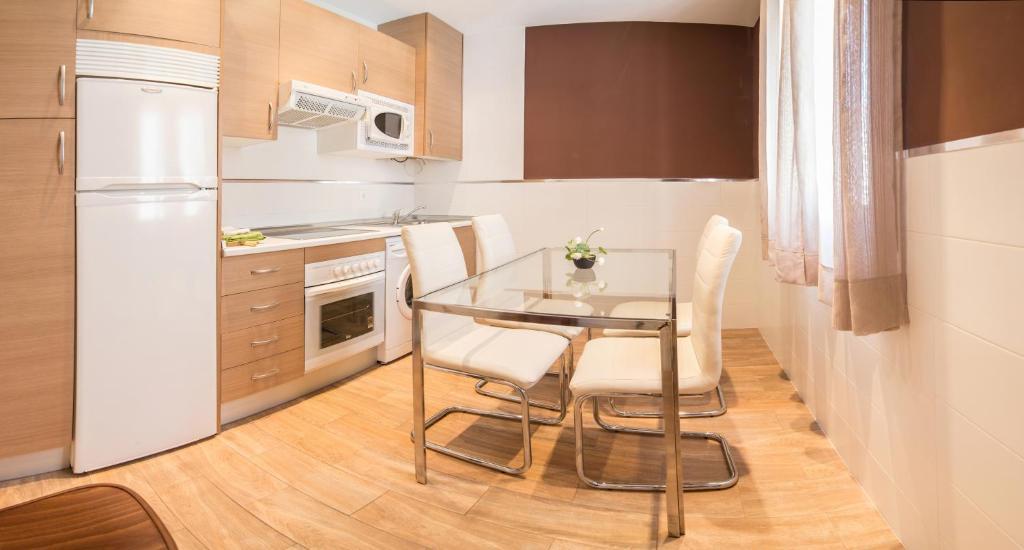 Apartamentos Turísticos Casas de los Reyes Toledo Habitación foto